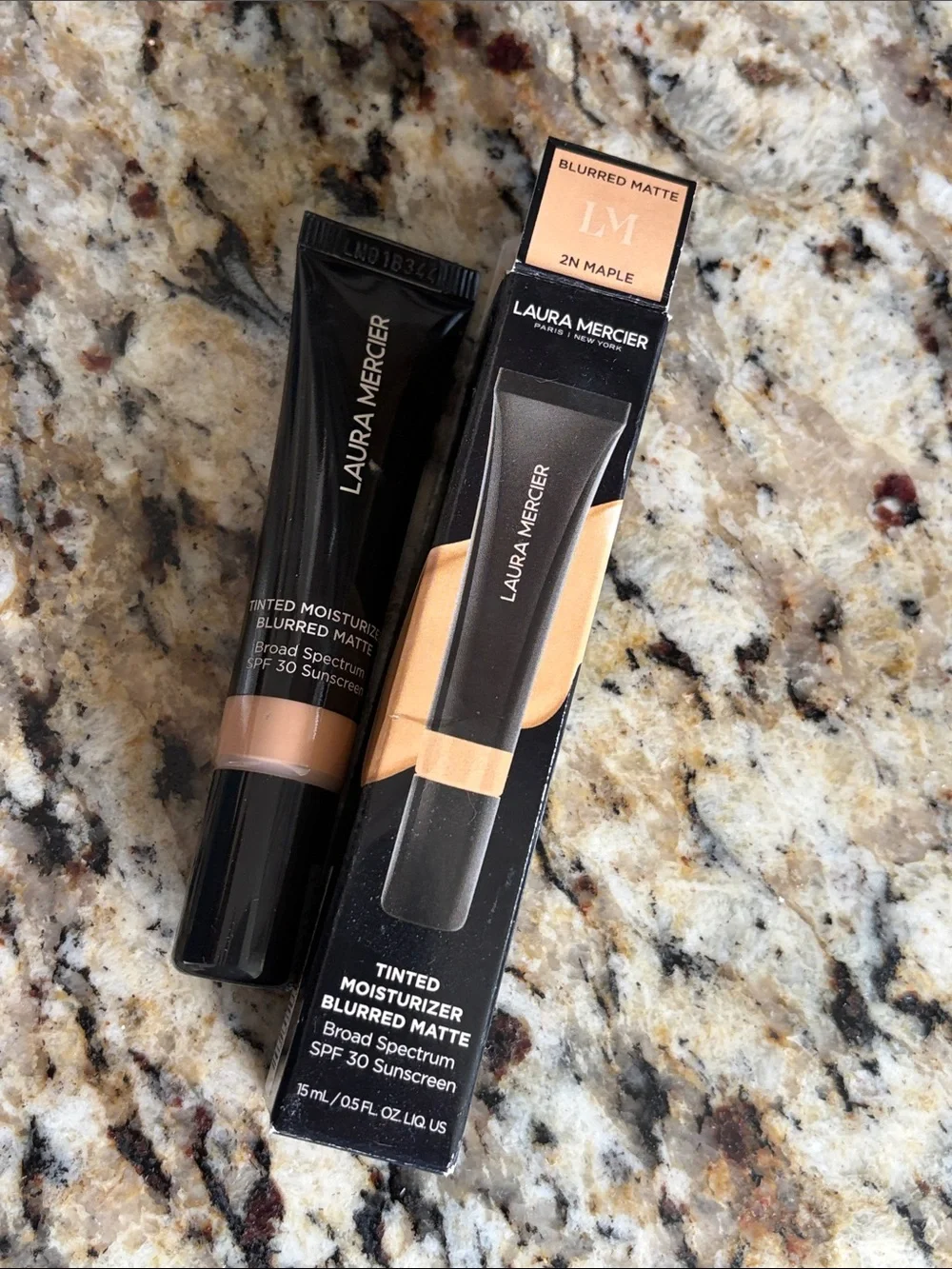 ♥️👍Laura Mercier Blurred Matte Maple 2N Tinted Moisturizer